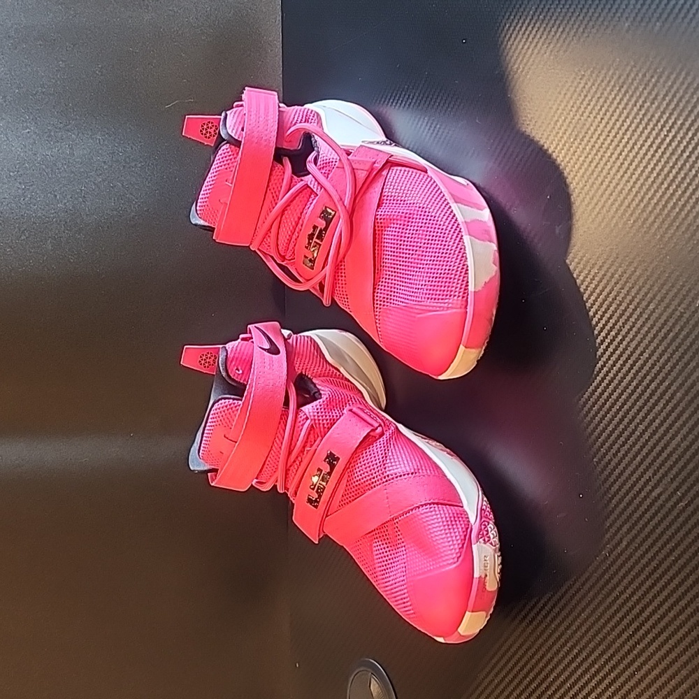 Nike Lebron Soldier IX, Size 7Y